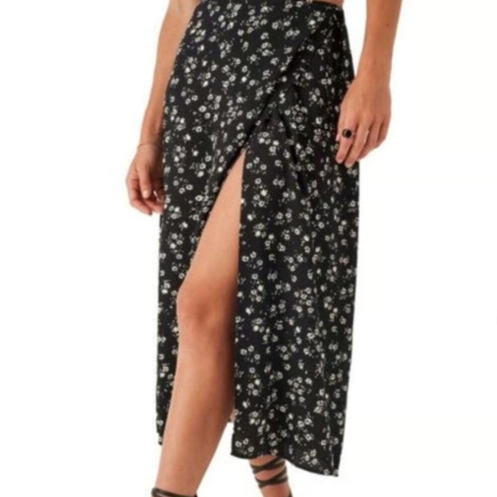 Reformation Wrap Skirt Floral Midi, 4 petite - brand new, never worn